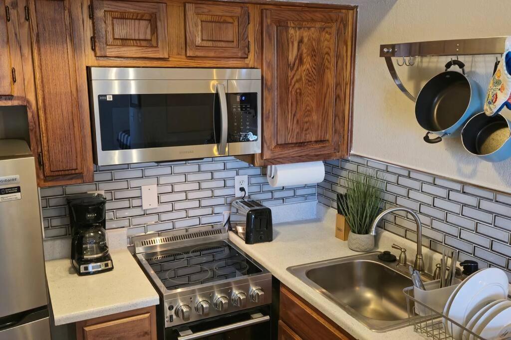 Cozy Updated Cove Of Heaven, 5Mins To Lake Hefner! Оклахома-Сити Экстерьер фото
